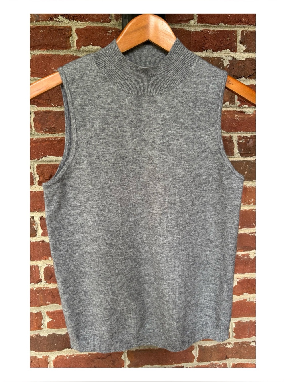 NWOT Anthropologie Sleeveless Mock Neck Sweater Tee In Gray  Size Small